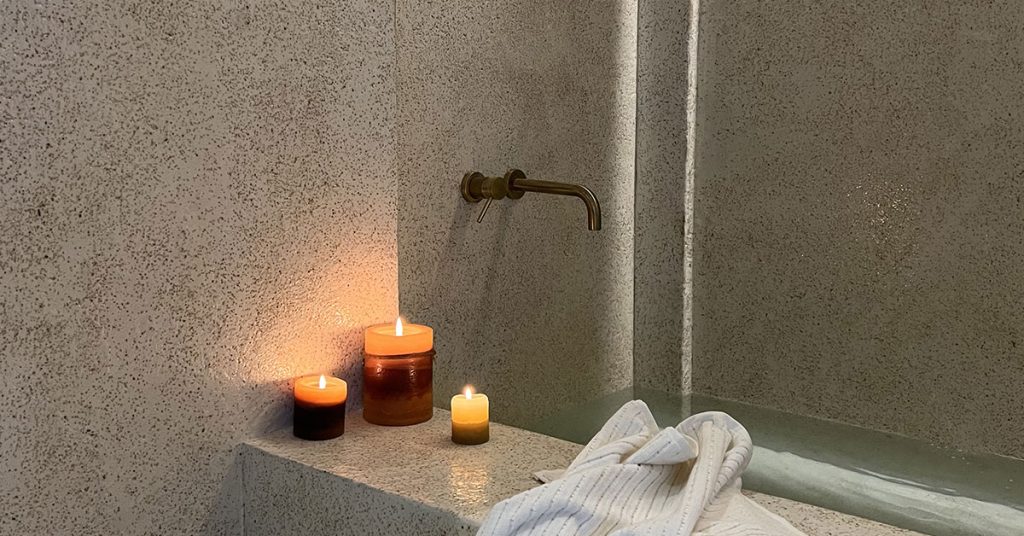 What is microtopping - Terrazzo Granitech seamless bathroom walls and bathtub showing textured concrete finish